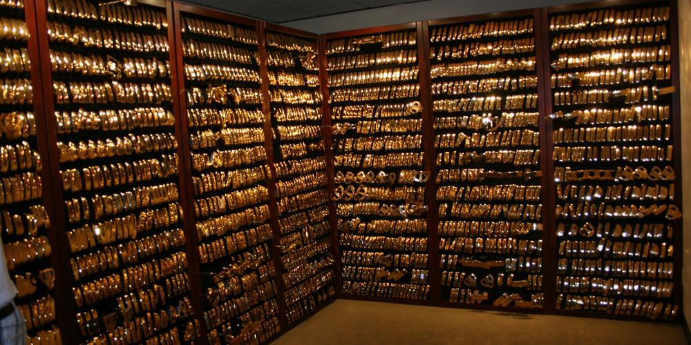 Photos of Ping's Gold Putter Vault