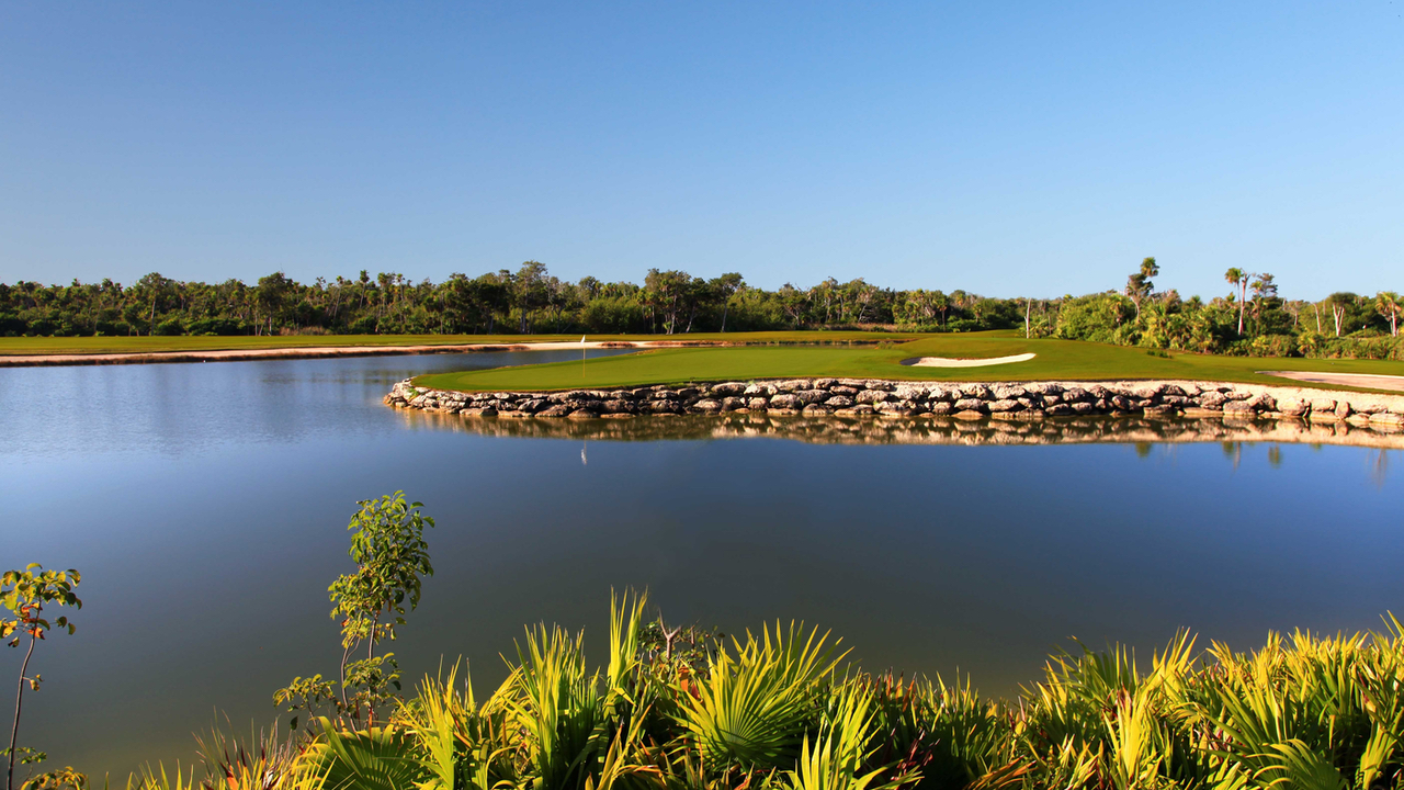 Play golf at Jack Nicklaus golf course in Cancun | Moon Palace Resorts